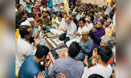 খালেদা জিয়ার জন্মবার্ষিকীতে ঢাবির কেন্দ্রীয় মসজিদে দোয়া মাহফিল