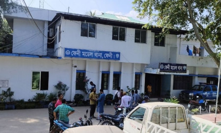 ফেনীতে যৌথবাহিনীর অভিযানে দেশীয় অস্ত্রসহ দুই ছাত্রদল নেতা আটক 