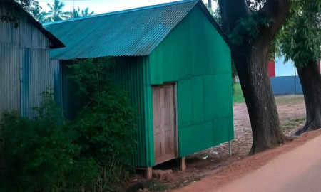 বিদ্যালয়ের খেলার মাঠ দখল করে ক্লাবঘর নির্মাণ 