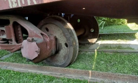 ট্রেন উদ্ধারে এসে রিলিফ ট্রেনও লাইনচ্যুত