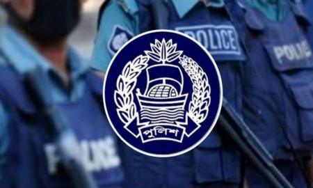 দুই পুলিশ কর্মকর্তা ক্লোজড 