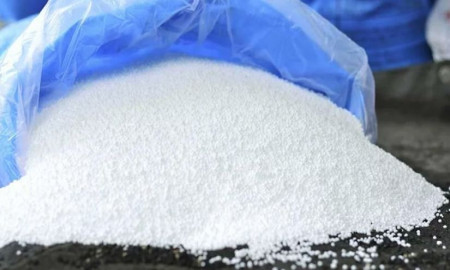 কৃষি কর্মকর্তার যোগসাজশে সরকারি সার পাচার, জব্দ করল স্থানীয়রা