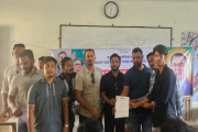 প্রার্থীতা ফরম বিতরণ করছে ছাত্রদল