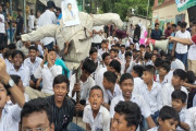 ইউএনওসহ তিন কর্মকর্তার অপসারণ দাবিতে ছাত্র-জনতার বিক্ষোভ 