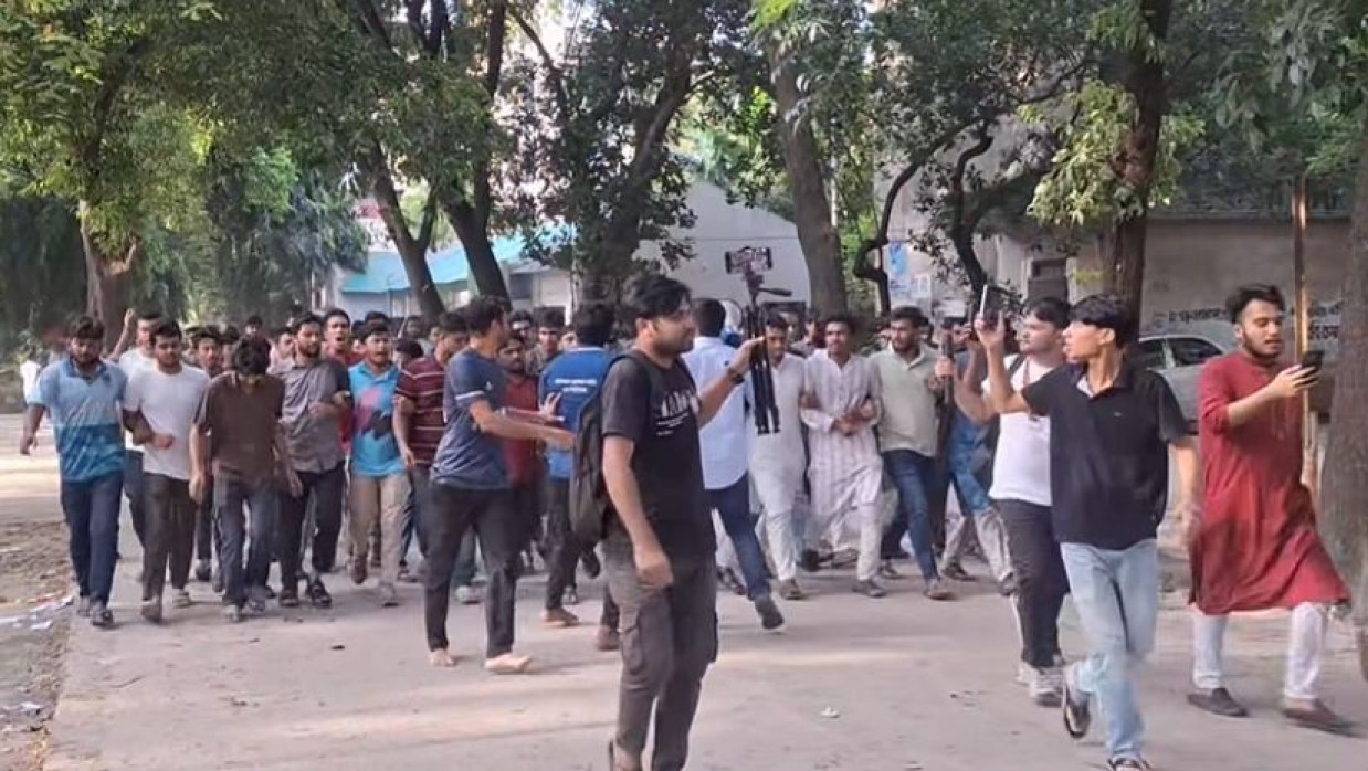 ঢাবি শিক্ষার্থীদের বিক্ষোভ