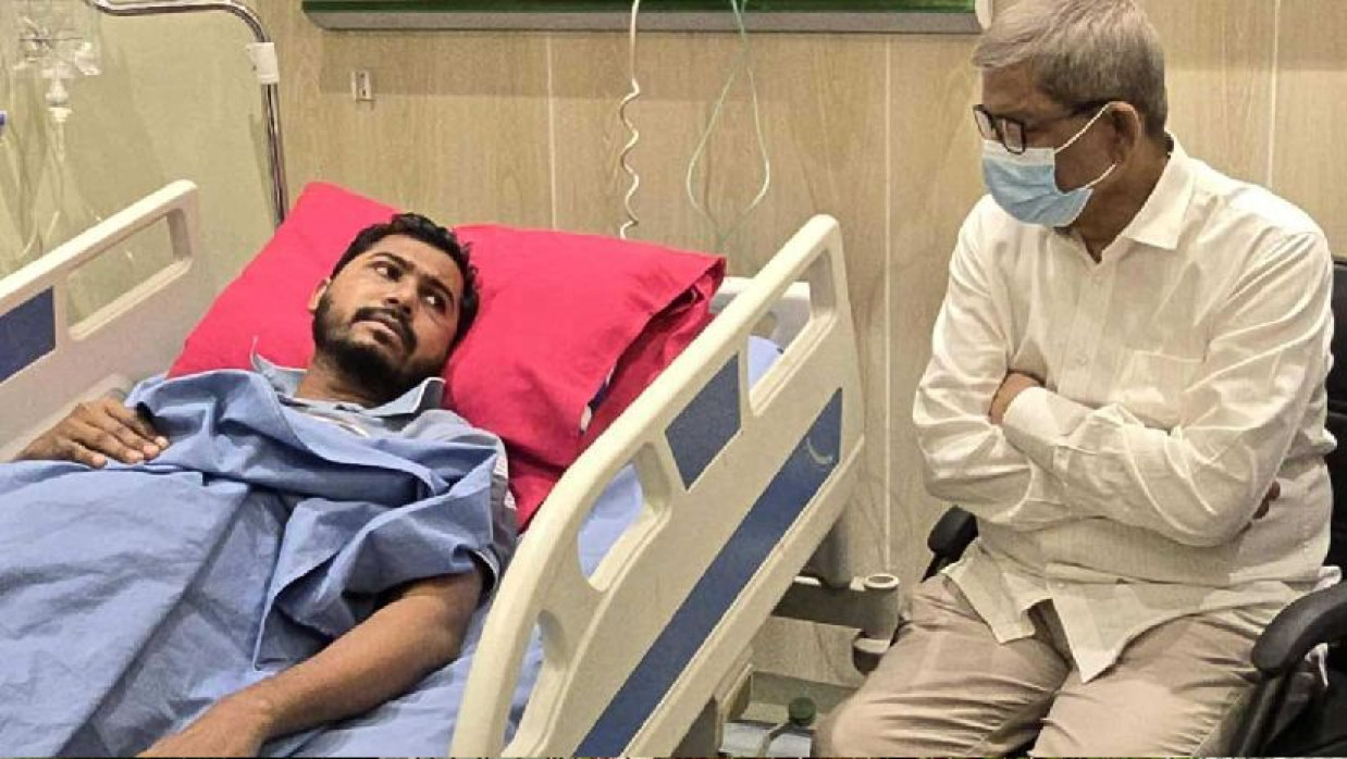 নুরকে দেখতে হাসপাতালে মির্জা ফখরুল