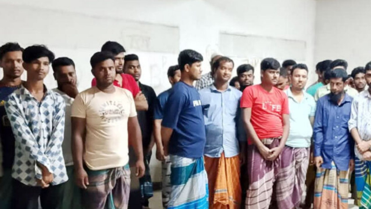 অভিযানে আটক 