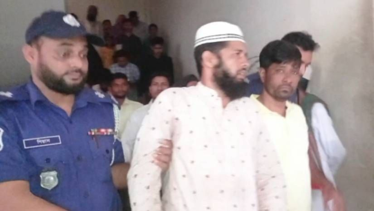 আদালতে মো. মাহবুব আলম ও  মো. ইব্রাহিম