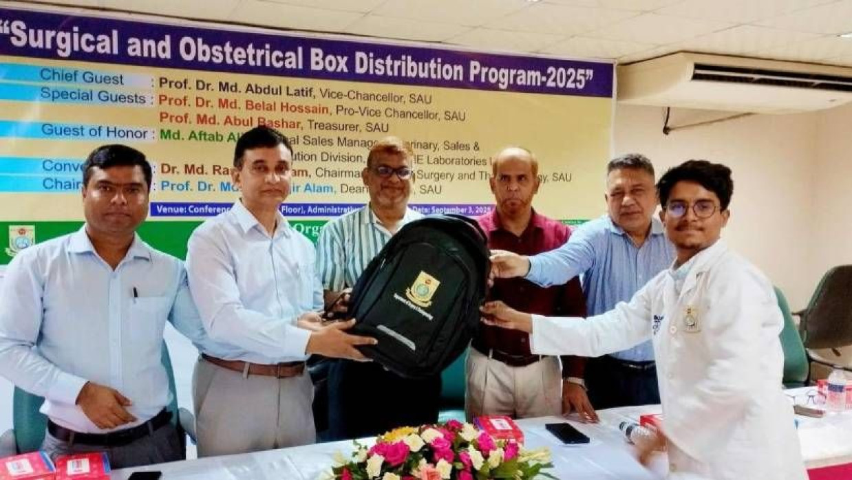 অনুষ্ঠানে প্রধান অতিথি হিসেবে উপস্থিত ছিলেন বিশ্ববিদ্যালয়ের উপাচার্য প্রফেসর ড. মো. আব্দুল লতিফ