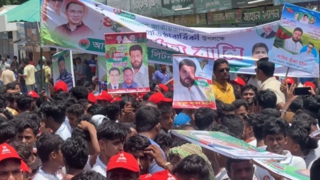 মঞ্চের সামনে বসাকে কেন্দ্র করে বিএনপির দুপক্ষের সংঘর্ষ, আহত ১২