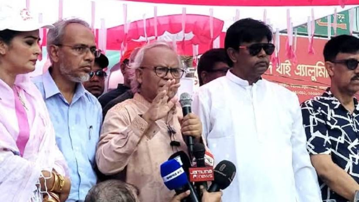 আলোচনা সভায় বক্তব্য দিচ্ছেন রুহুল কবির রিজভী