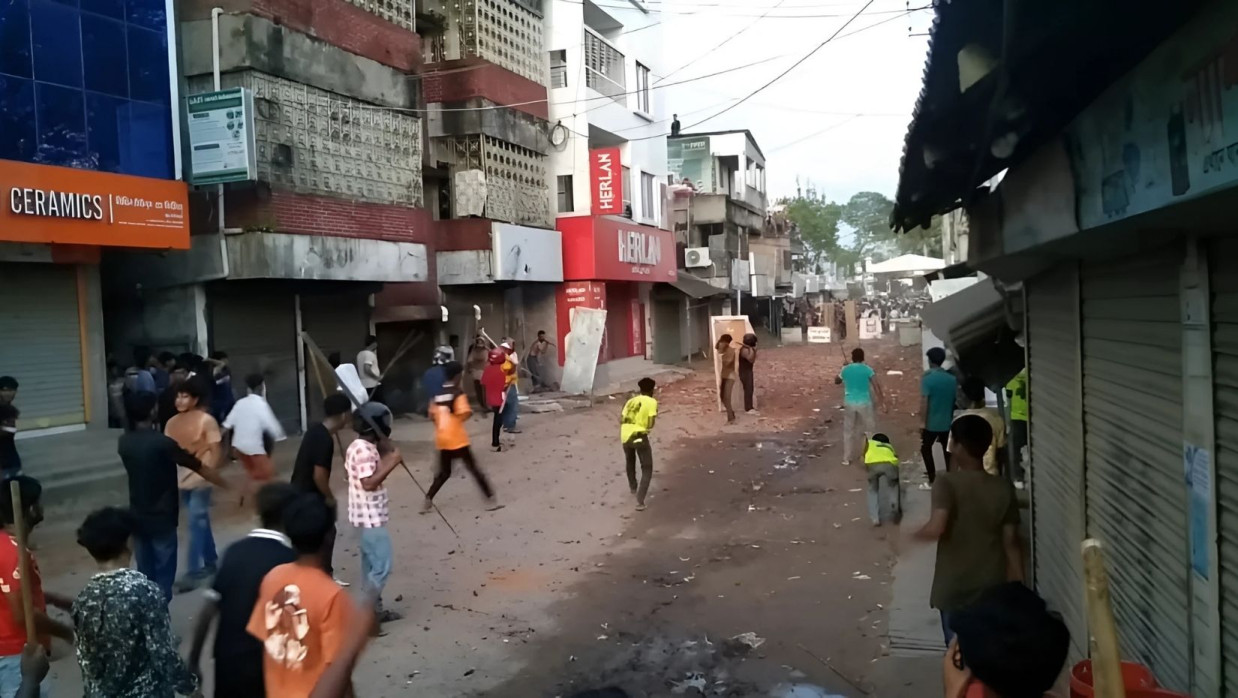 বিএনপির প্রতিষ্ঠাবার্ষিকীর মিছিলে ধাক্কা লাগা নিয়ে দুই গ্রামবাসীর সংঘর্ষে