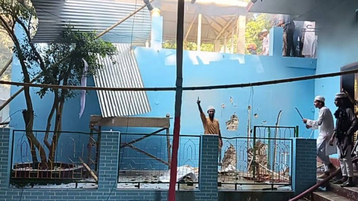 নুরাল পাগলার দরবারে হামলা