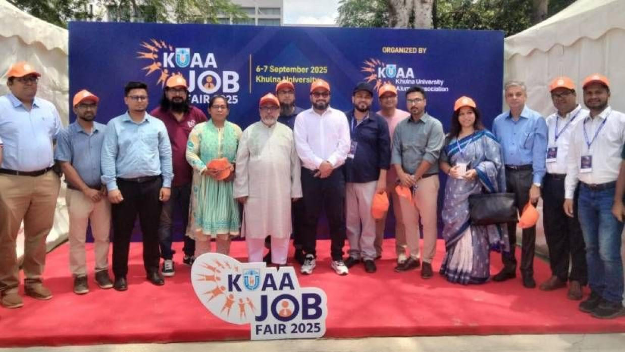 জব ফেয়ারে প্রধান অতিথি ছিলেন খুলনা বিশ্ববিদ্যালয়ের উপাচার্য অধ্যাপক ড. মো. রেজাউল করিম