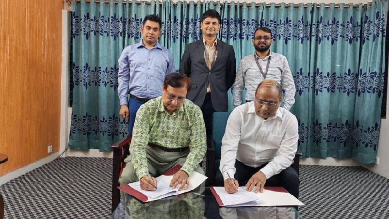 চুক্তিতে বিশ্ববিদ্যালয়ের পক্ষে রেজিস্ট্রার মো. এনামউজ্জামান ও প্রাভা হেলথের পক্ষে চিফ এক্সিকিউটিভ অফিসার মোহাম্মদ আব্দুল মতিন ইমন স্বাক্ষর করেন