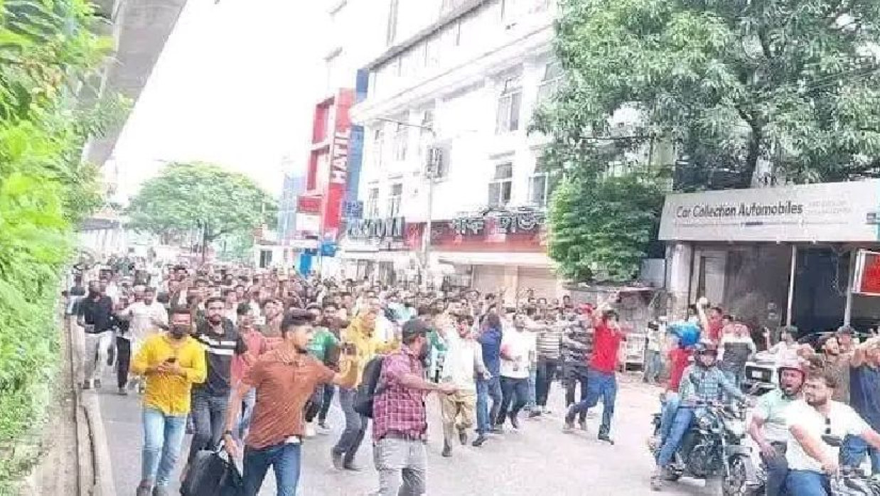 আওয়ামী লীগের নেতাকর্মীরা রাজধানীতে ফের বড় আকারের মিছিল করেছেন