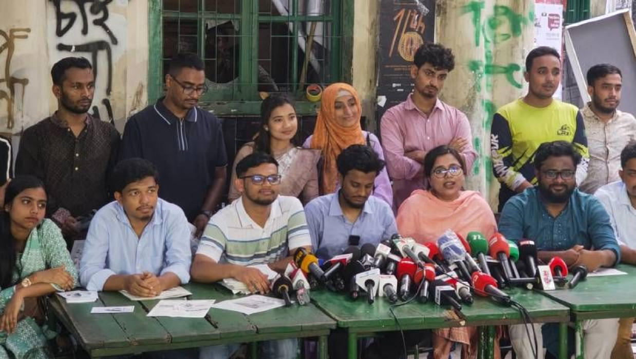 মধুর ক্যান্টিনে ডাকসু প্রচারণার শেষ দিনে সংবাদ সম্মেলনে ‘বৈষম্যবিরোধী শিক্ষার্থী সংসদ’