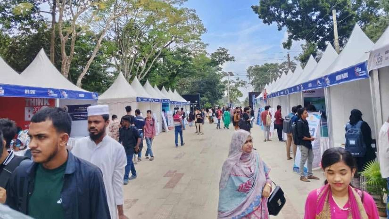 খুলনা বিশ্ববিদ্যালয়ে ক্যারিয়ারভিত্তিক সেশনে অংশ নেন শিক্ষার্থীরা