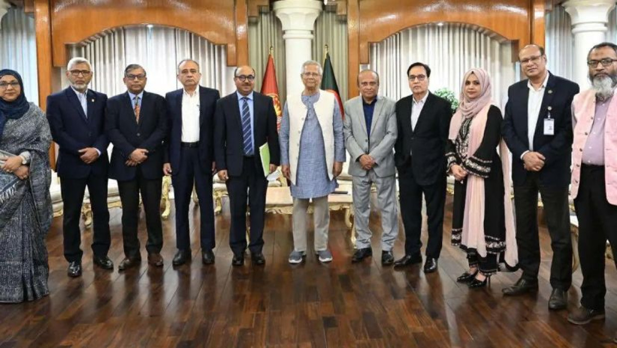 প্রধান উপদেষ্টার সঙ্গে পিএসসি চেয়ারম্যান ও সদস্যবৃন্দ