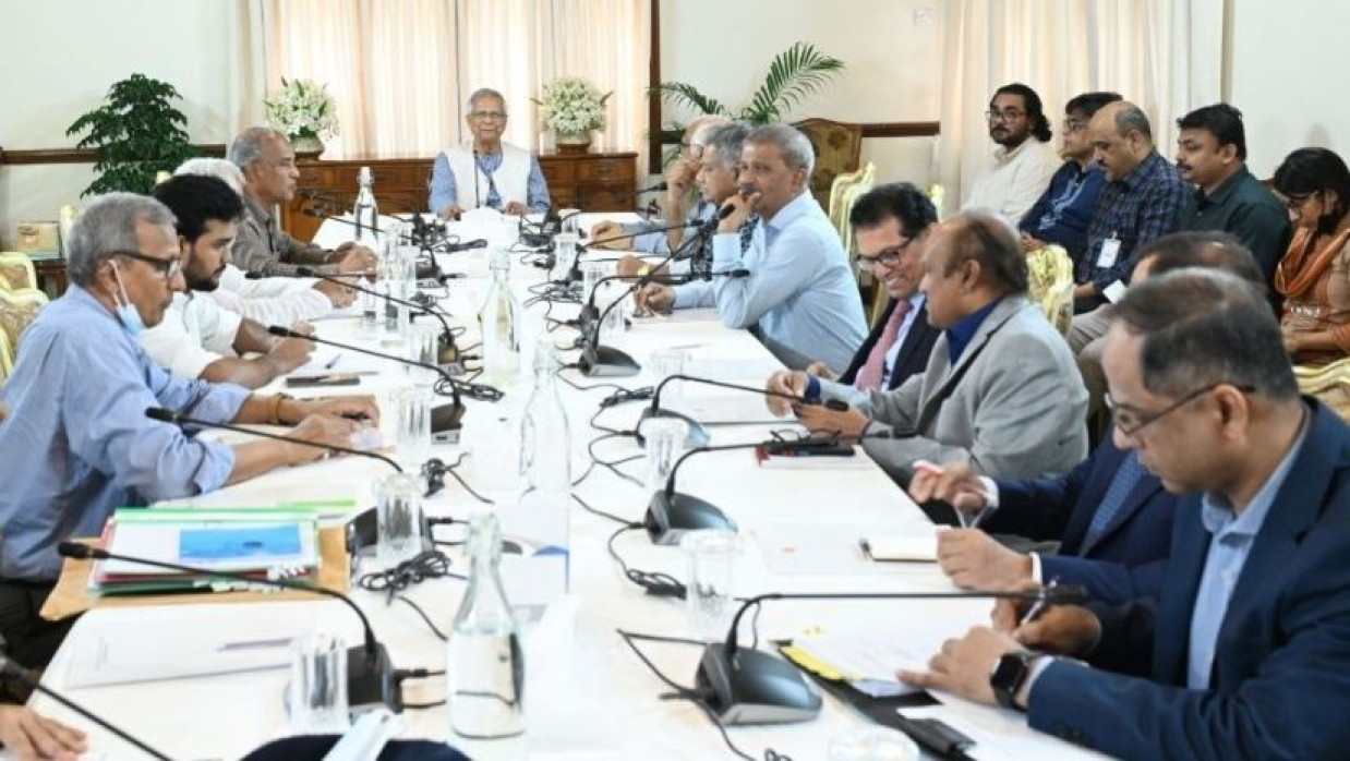 যমুনায় প্রধান উপদেষ্টা ড. মুহাম্মদ ইউনূসের সভাপতিত্বে উপদেষ্টা ও উচ্চপর্যায়ের বৈঠক