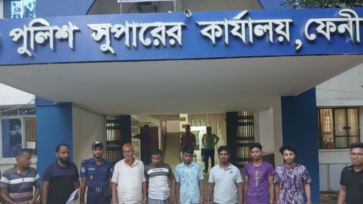 অটোরিকশা ছিনতাই চক্রের ছয় সদস্যকে গ্রেপ্তার করেছে পুলিশ