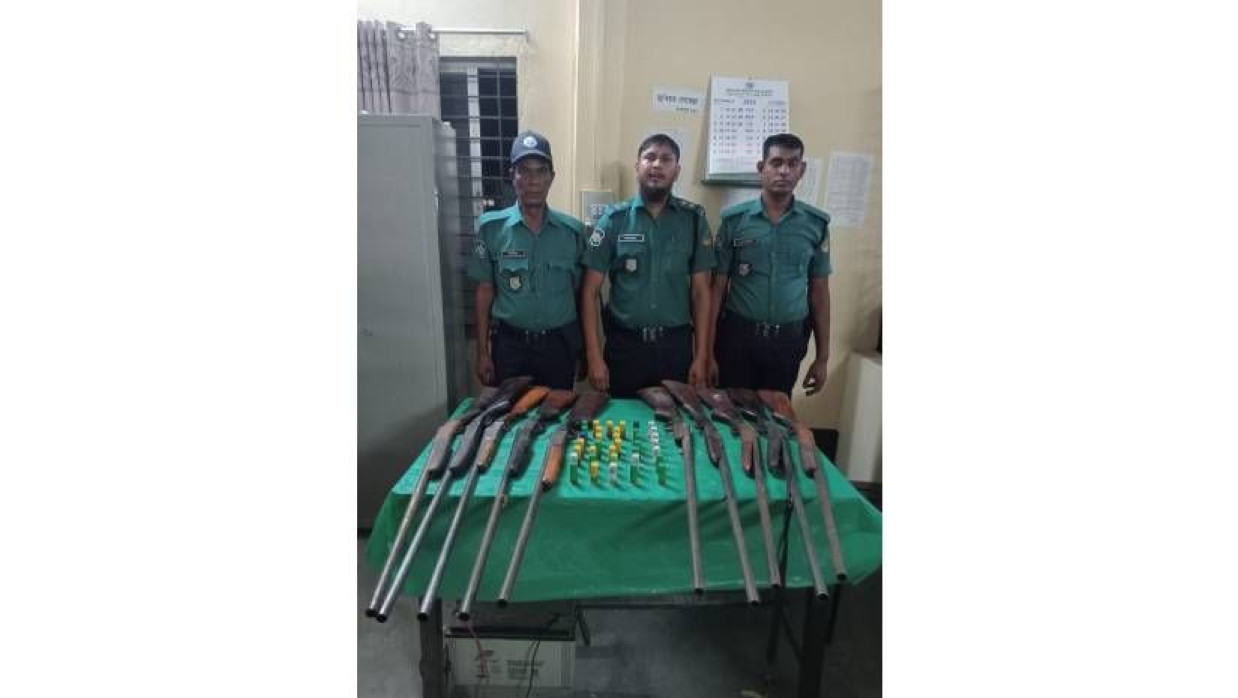 বিপুল পরিমাণ অবৈধ অস্ত্র ও গুলি উদ্ধার 