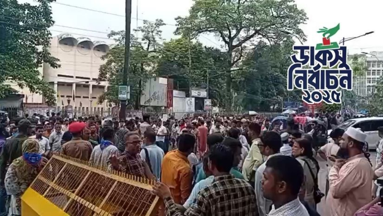 শাহবাগ এলাকায় অস্বাভাবিক উপস্থিতি