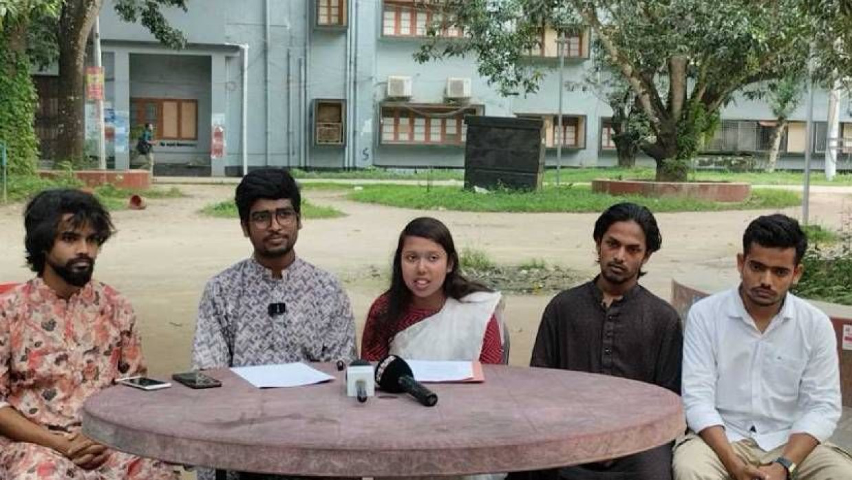 সংবাদ সম্মেলনে ছাত্র ইউনিয়ন (একাংশ) পরিষদের প্যানেল ঘোষণা করা হয়