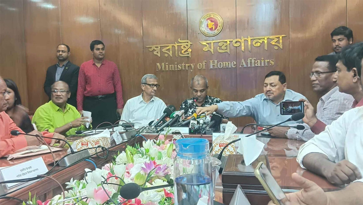 স্বরাষ্ট্র উপদেষ্টা লেফটেন্যান্ট জেনারেল (অব.) মো. জাহাঙ্গীর আলম চৌধুরী