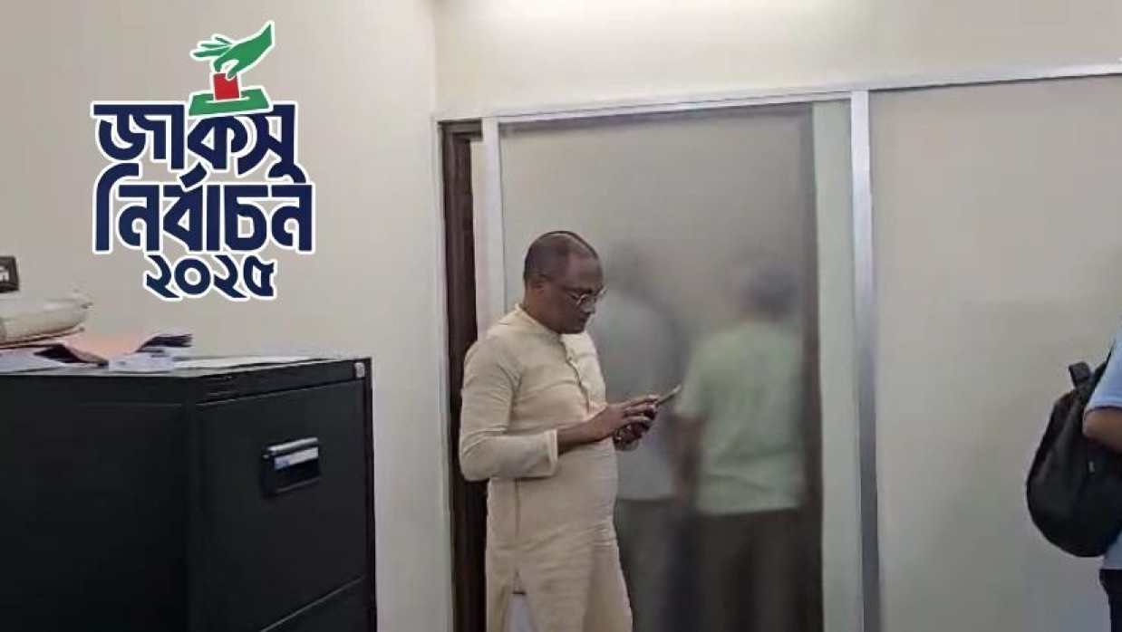 জাকসু নির্বাচন কমিশনে স্বেচ্ছাসেবক দল নেতা