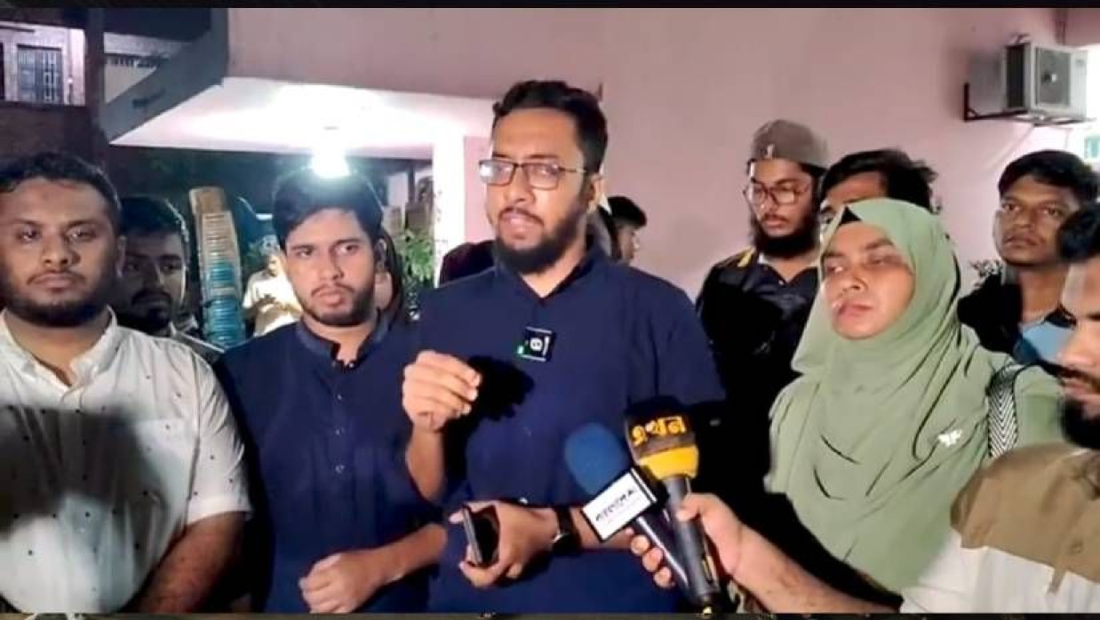 সংবাদ সম্মেলনে সমর্থিত প্যানেল