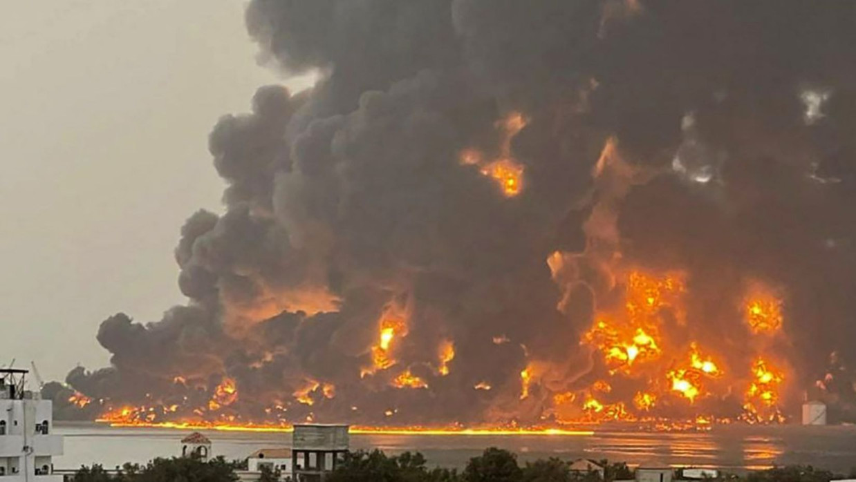 ইয়েমেনের রাজধানী সানা ও আল-জাওফ প্রদেশে হামলা