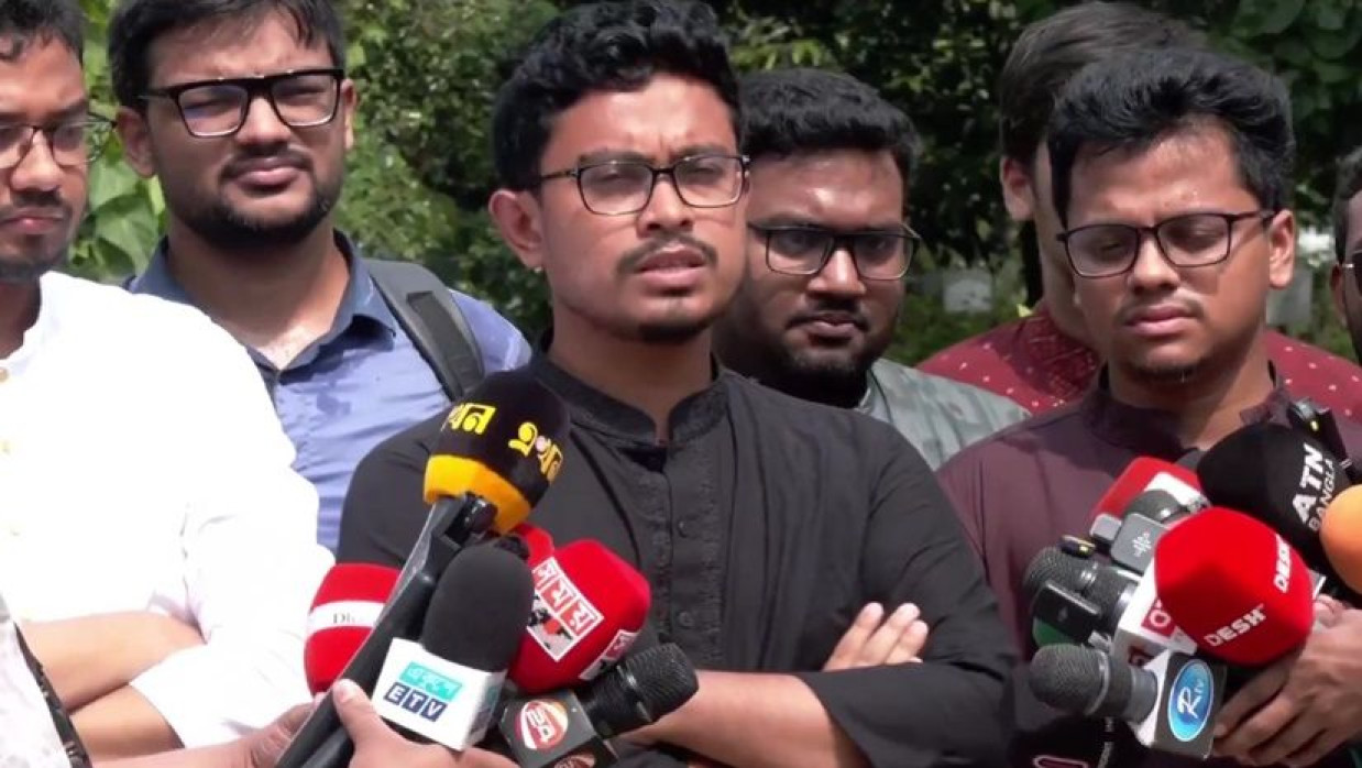 ডাকসুর নবনির্বাচিত ভিপি মো. আবু সাদিক ও জিএস এস এম ফরহাদসহ ঐক্যবদ্ধ শিক্ষার্থী জোট প্যানেলের নির্বাচিত নেতারা