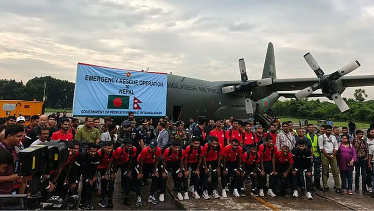 ঢাকায় বাংলাদেশ ফুটবল দলের খেলোয়াড়, কোচ ও স্টাফরা