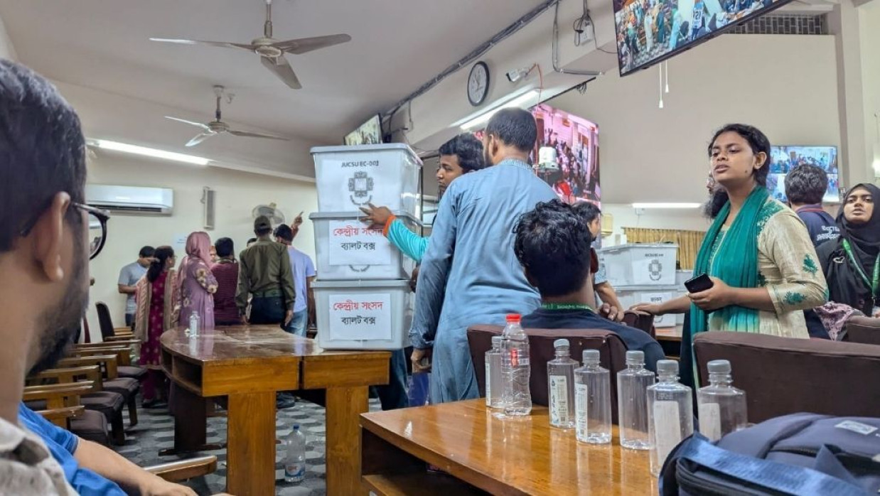 ভোট গণনা চলছে