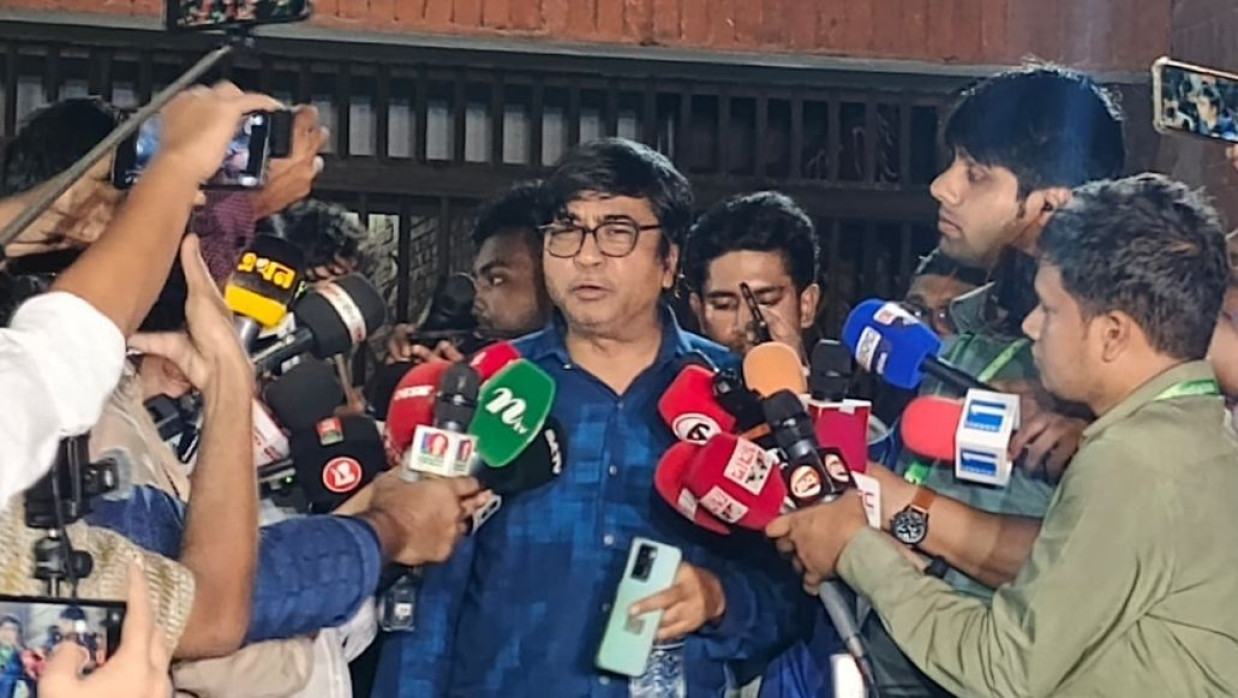 সংসবাদ সম্মেলনে কথা বলছেন অধ্যাপক মোহাম্মদ মাফরুহী সাত্তার