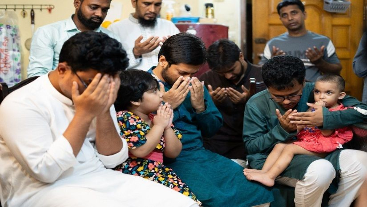 মরহুম শিবলীর জন্য দোয়া করছেন নেতৃবৃন্দ