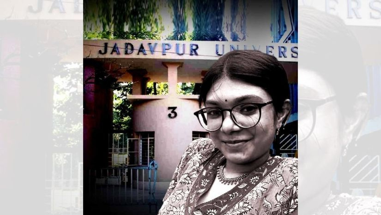 যাদবপুর বিশ্ববিদ্যালয়ের তৃতীয় বর্ষের ছাত্রী অনামিকা মণ্ডল