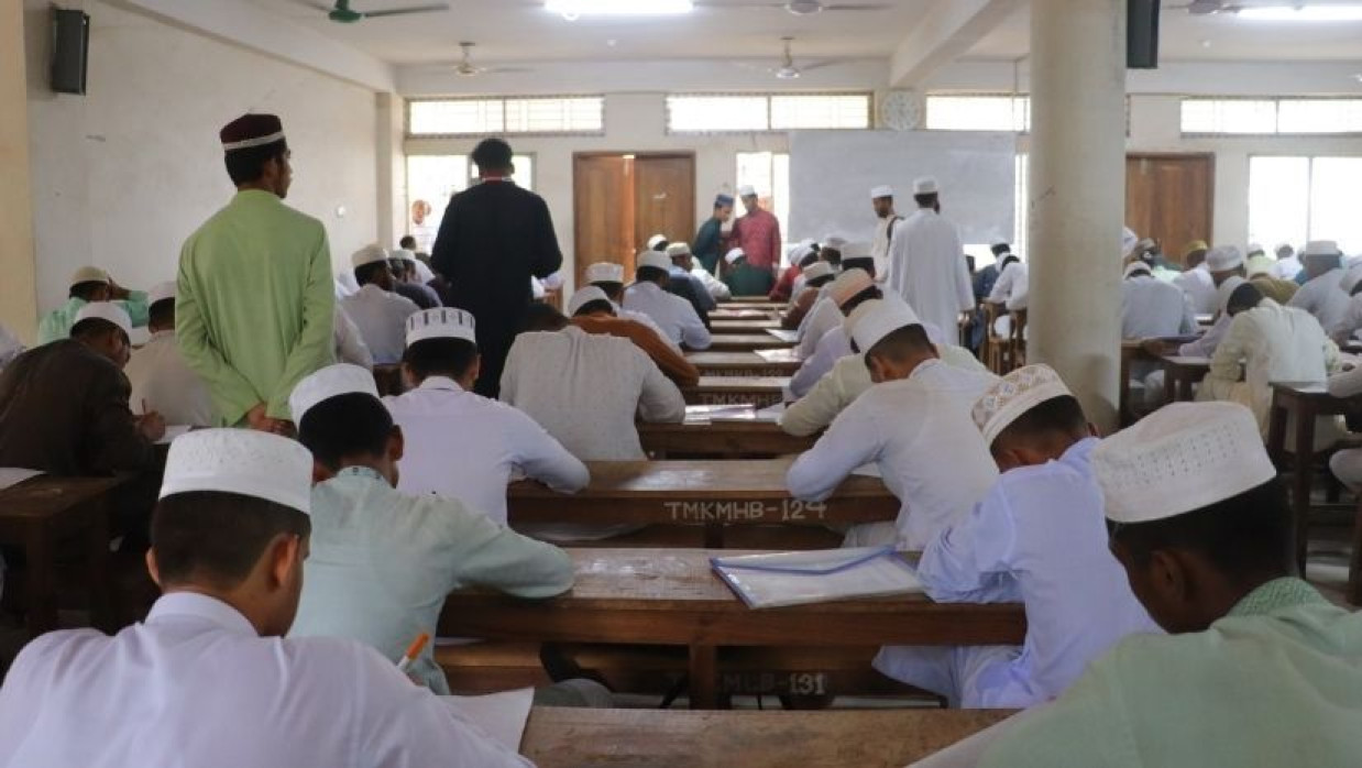 রাজধানীর একটি মাদ্রাসার পরীক্ষা কেন্দ্র