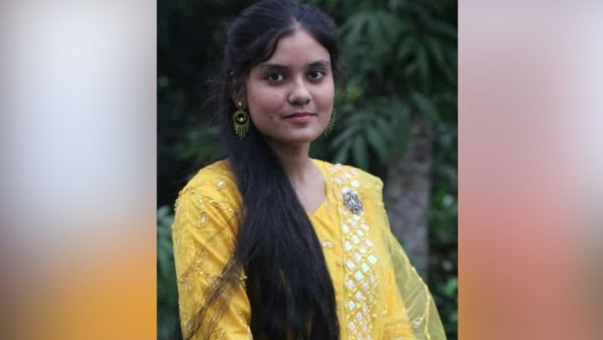 আন্নি খাতুন (২১)