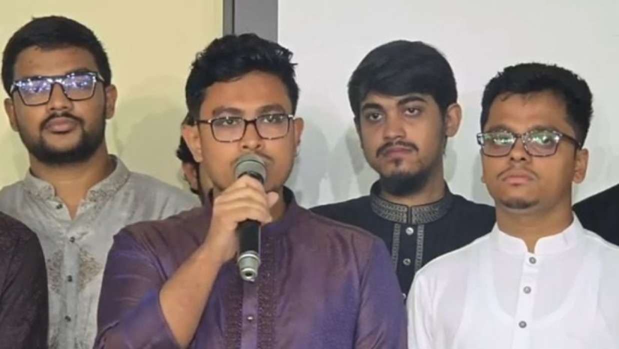 সংবাদ সম্মেলনে সাদিক কায়েম