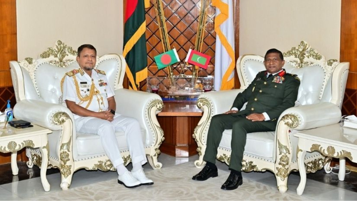 মালদ্বীপ ন্যাশনাল ডিফেন্স ফোর্সের প্রধান মেজর জেনারেল ইব্রাহিম হিলমি নৌবাহিনী প্রধান এম নাজমুল হাসানের সঙ্গে সাক্ষাৎ করেন
