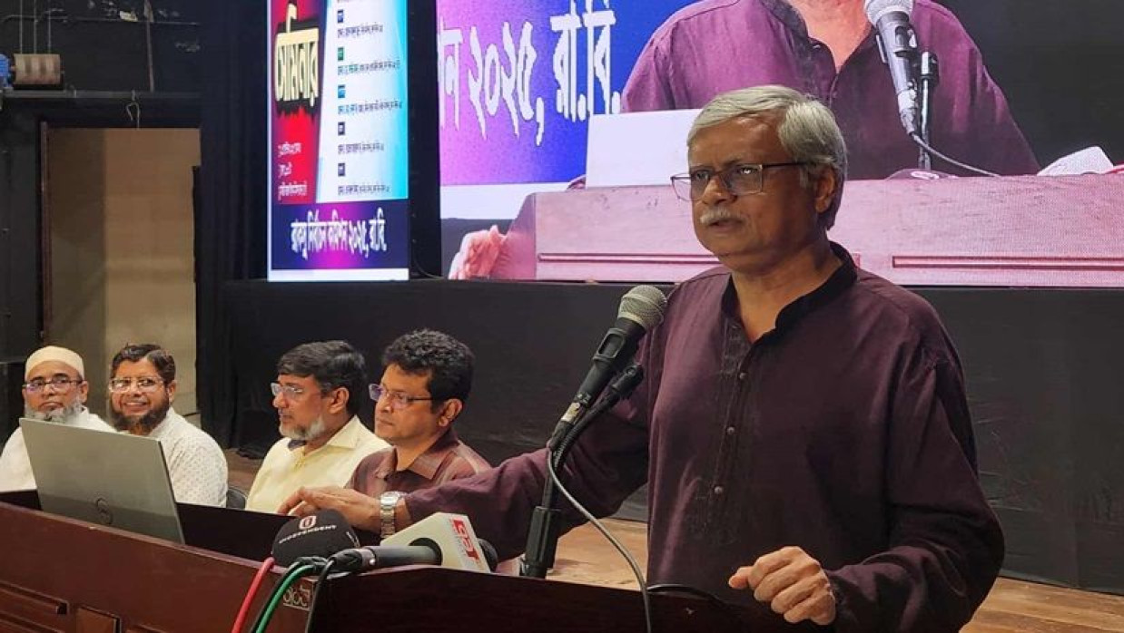 সেমিনারে বক্তব্য দিচ্ছেন রাবি উপাচার্য অধ্যাপক ড. সালেহ্ হাসান নকীব