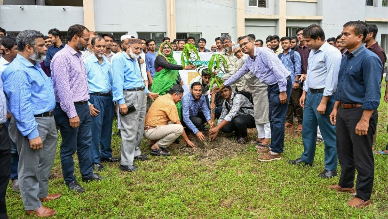 গাকৃবিতে বৃক্ষরোপন কর্মসূচি