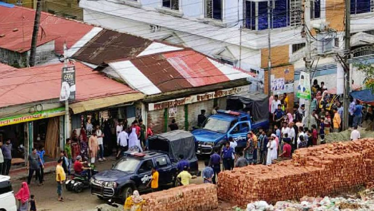 নারায়ণগঞ্জে ফ্ল্যাট থেকে স্বামী-স্ত্রী ও চার বছরের শিশুর মরদেহ উদ্ধার