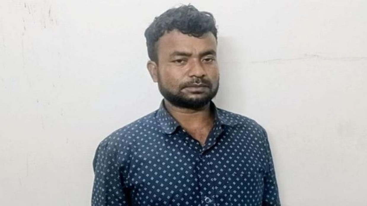 রোহিঙ্গা যুবক আটক