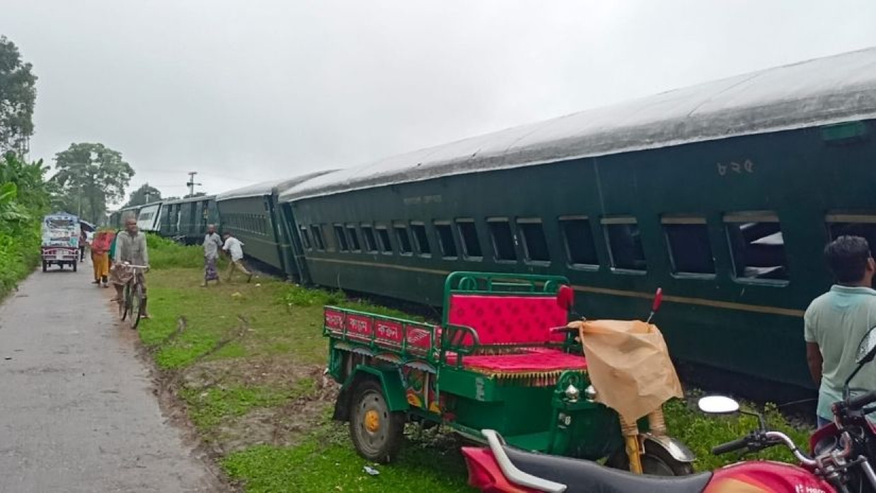 ট্রেনের বগি লাইনচ্যুত
