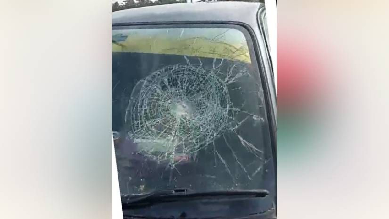 গাড়ির সামনের গ্লাস