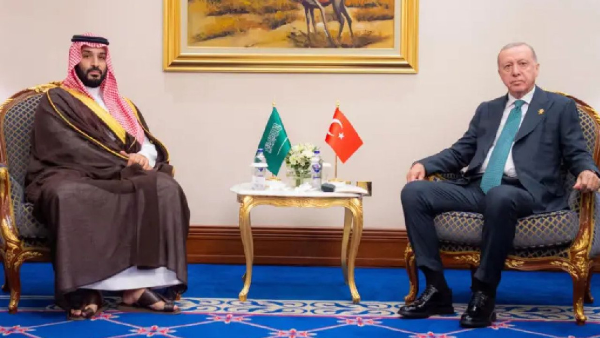 আরব-ইসলামিক সম্মেলনের সাইডলাইনে বৈঠক করেন তুরস্কের প্রেসিডেন্ট রেচেপ তায়েপ এরদোয়ান ও সৌদি যুবরাজ মোহাম্মদ বিন সালমান