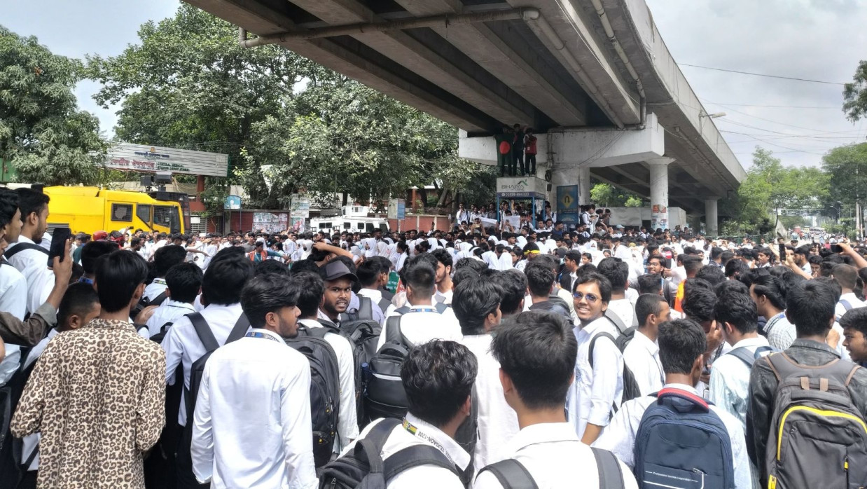 তেজগাঁও পলিটেকনিক শিক্ষার্থীদের সড়ক অবরোধ